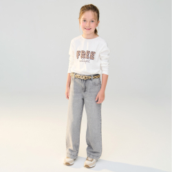 تيشيرت عليه عبارة ومزين برسمة جلد الفهد باللون البني الفاتح للفتيات